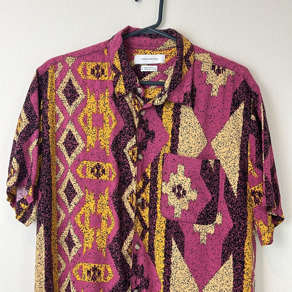 UO Urban Outfitters Diamond Stripe Short-Sleeve Rayon Shirt - Picture 3 of 13